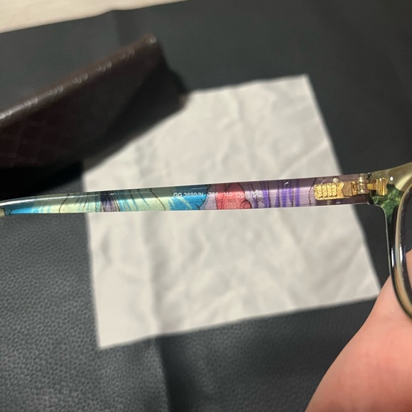Gucci prescription glasses with black frames and design in the sides - Picture 7 of 10